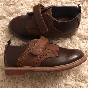 Baby boy Tommy Hilfiger dress shoes size 7